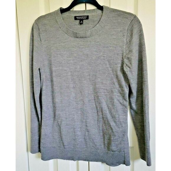 Banana Republic Sweaters - Banana Republic Women’s M Extra Fine Gray Merino Wool Crew Neck Sweater Size Med